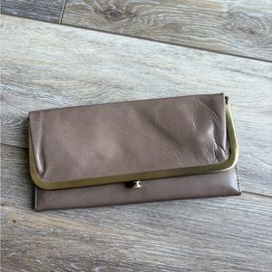 HOBO Rachel  Wallet in Ash. NWOT